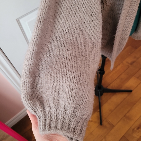 Asos fluffy oversized balloon sleeve cardigan! - Picture 4 of 8